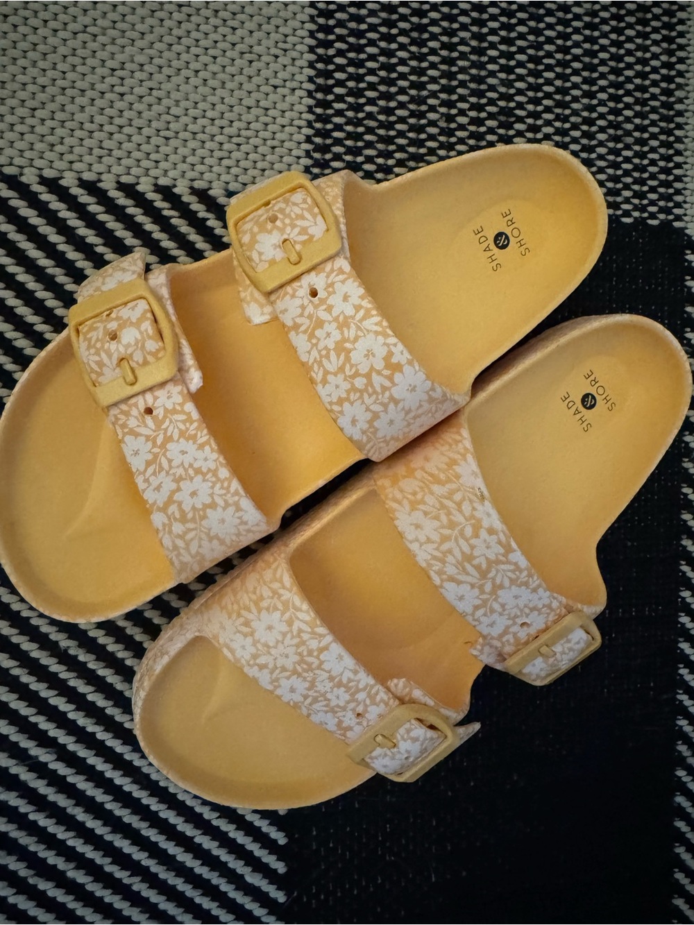 New no tag Double-Buckle Slide Sandals - Yellow shade and shore Neiva 8 beach - Picture 2 of 3
